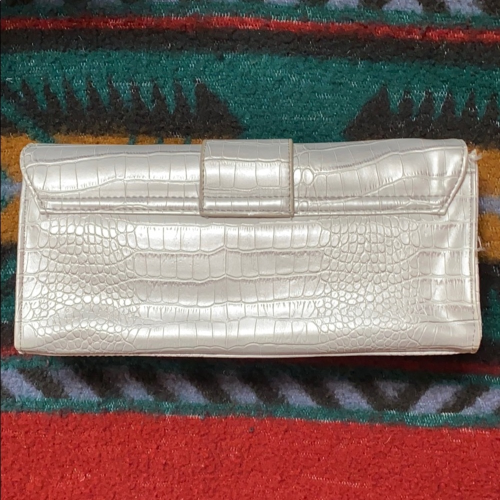 Silver Clutch - Picture 2 of 6